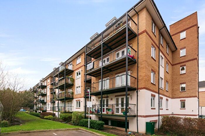 2 Bedroom Apartment To Rent In Worcester Close, London, SE20