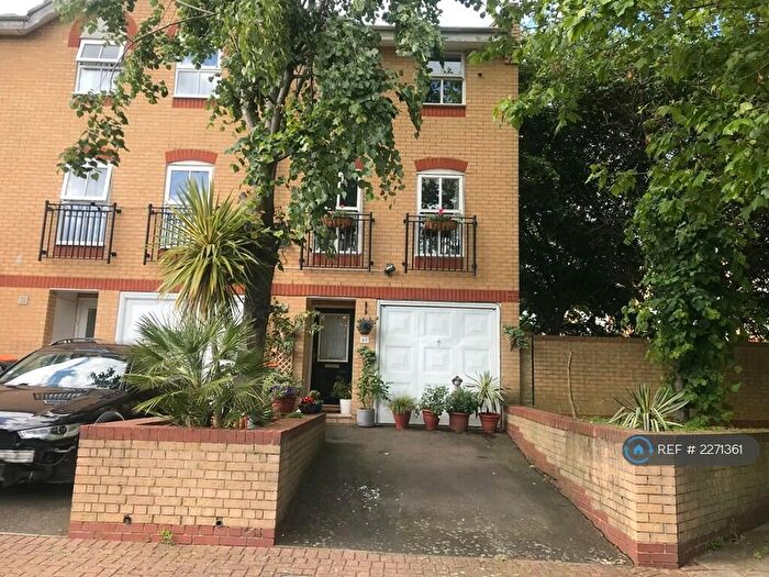 3 Bedroom End Of Terrace House To Rent In Angelica Drive, London, E6