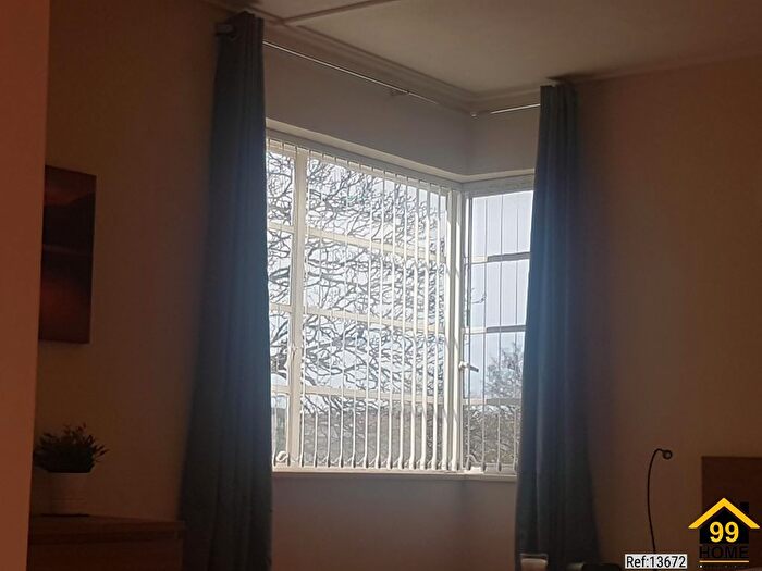 2 Bedroom Flat For Sale In Mansfield Court, Nottingham, NG5