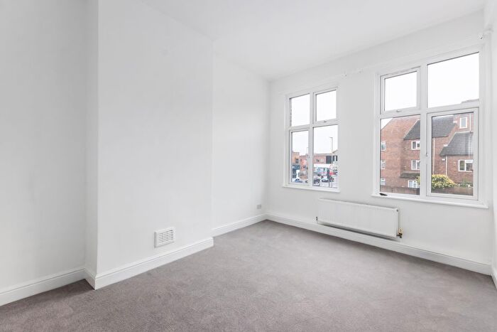 2 Bedroom Flat To Rent In York Road, London, SW11