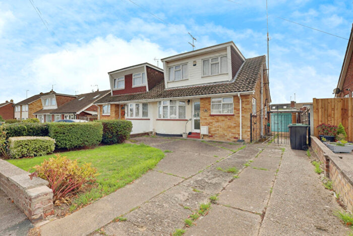 4 Bedroom Semi-Detached House For Sale In Hudson Road, Leigh-on-sea, SS9