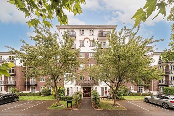 2 Bedroom Flat For Sale In Brompton Park Crescent, Fulham, SW6