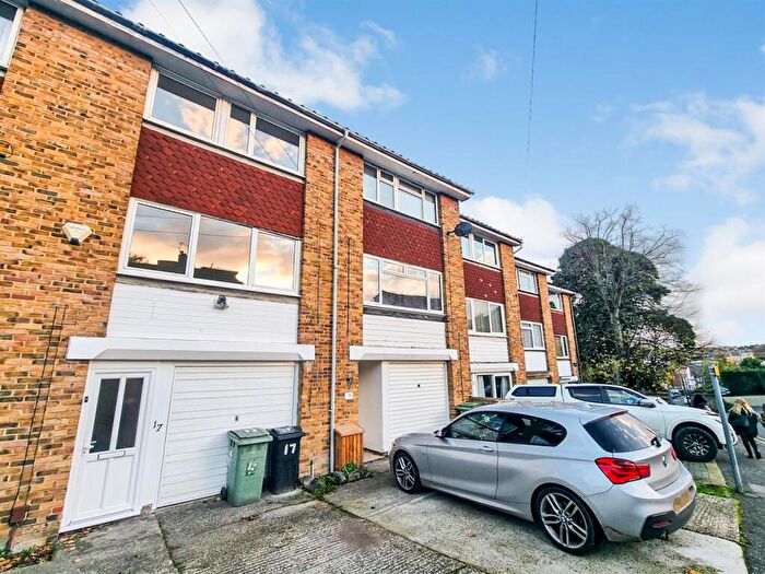 3 Bedroom Town House To Rent In Buckland Place, Maidstone, Kent, ME16
