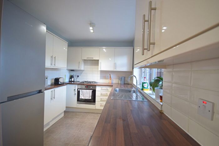 3 Bedroom Semi-Detached House To Rent In Aylmer Road, Highate, N2