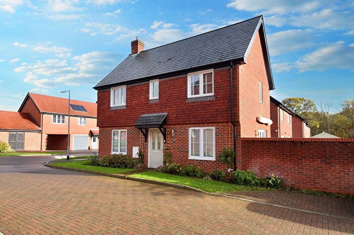 3 Bedroom Detached House For Sale In Sandyfields Lane, Colden Common, SO21