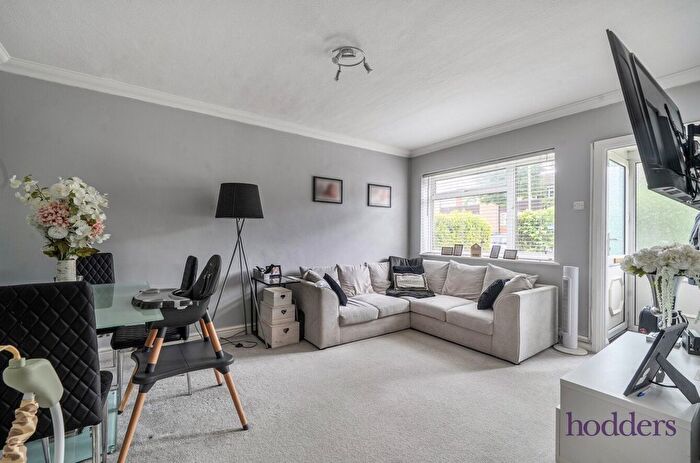 2 Bedroom Maisonette For Sale In Beech Grove, Addlestone, Surrey, KT15