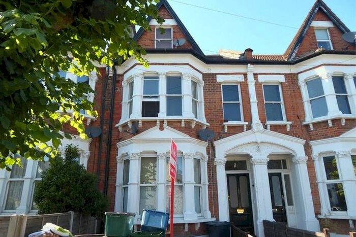 2 Bedroom Flat To Rent In Holmesdale Road, London, SE25