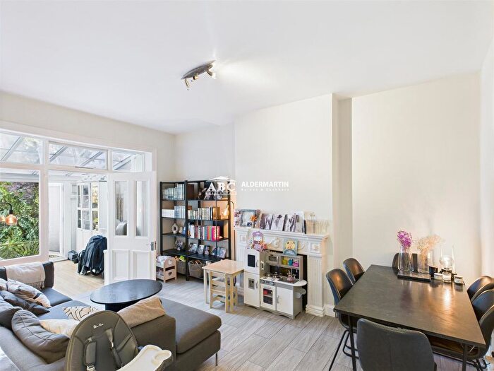 2 Bedroom Flat For Sale In Sunningfields Road, London, NW4