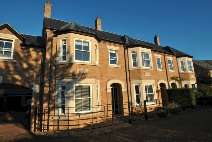 3 Bedroom Link Detached House To Rent In Nightingale Way, Fairfield Park, SG5