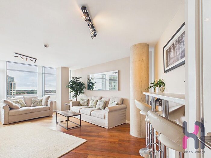 2 Bedroom Flat To Rent In Old Hall Street, Beetham Tower, L3