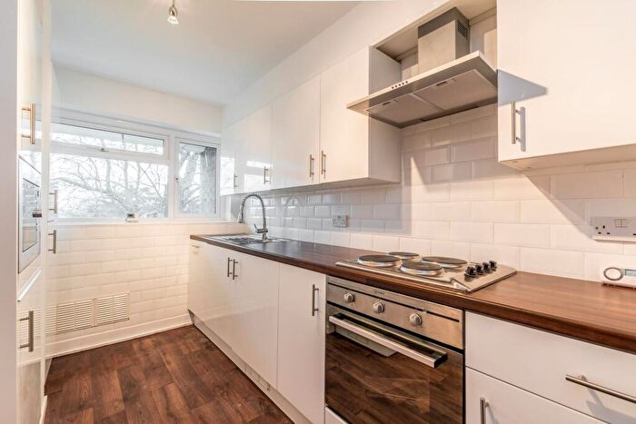 2 Bedroom Flat To Rent In Foxgrove Road, Beckenham, BR3