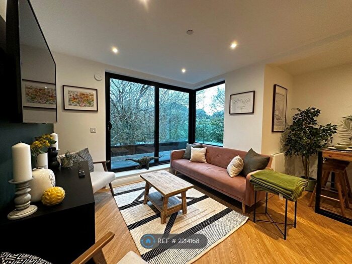 2 Bedroom Flat To Rent In North Road, Poole, BH14