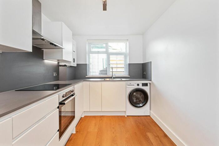 3 Bedroom Flat To Rent In Flat Digby Works, E9