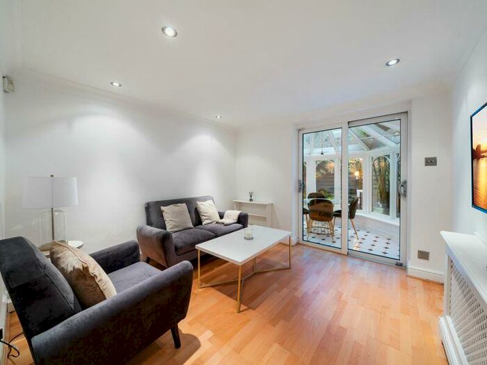 2 Bedroom Flat To Rent In Charteris Road, Queens Park, London, NW6