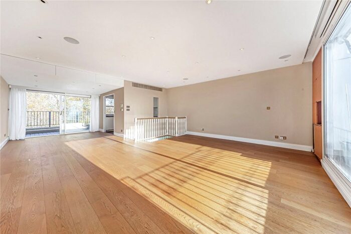 3 Bedroom Flat To Rent In Cornwall Gardens, London, SW7