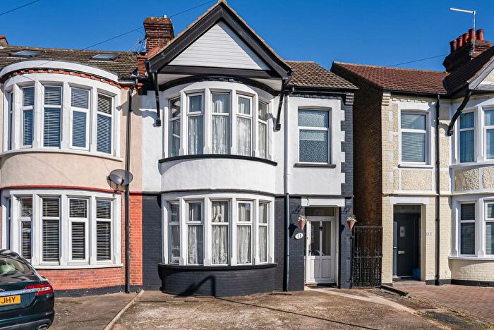 3 Bedroom End Of Terrace House For Sale In Branksome Road, Southend-On-Sea, SS2