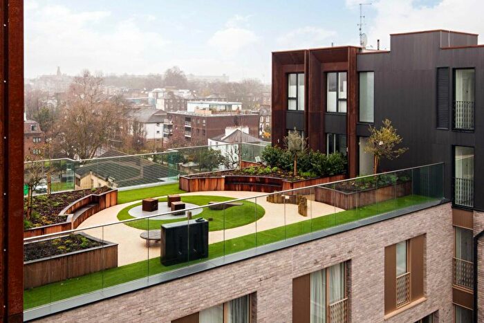 3 Bedroom Flat To Rent In Rochester Place, Kentish Town, NW1