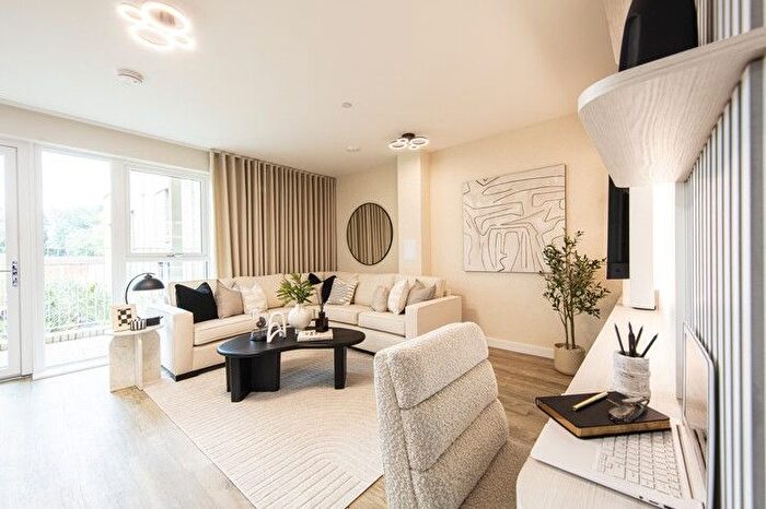 2 Bedroom Flat For Sale In Albert Road, East Barnet, Barnet, EN4