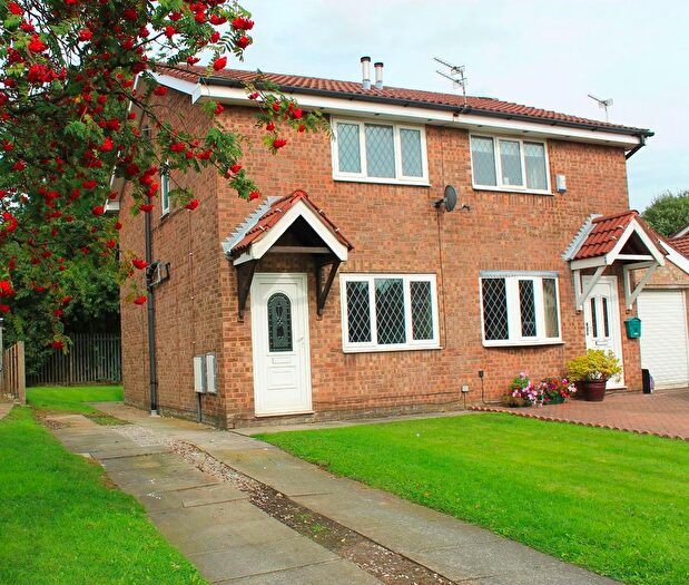 2 Bedroom Semi-detached House To Rent In Orwell Close, Bury, BL8
