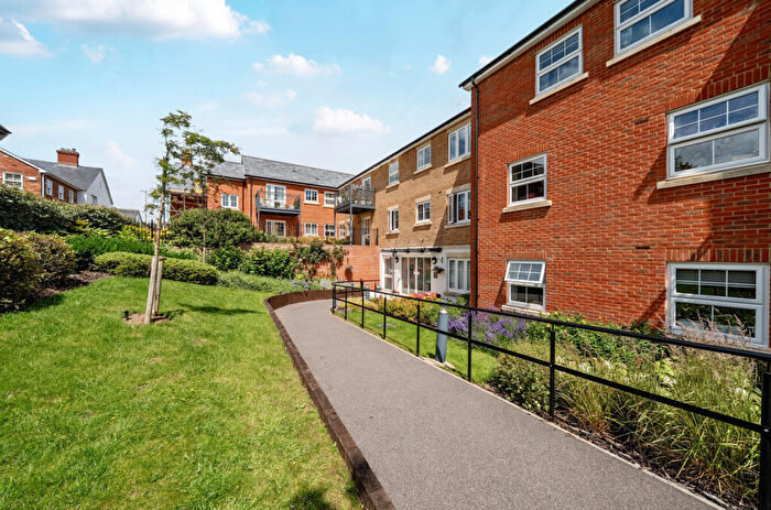 2 Bedroom Flat For Sale In Orchard Lane, Alton, Hampshire, GU34