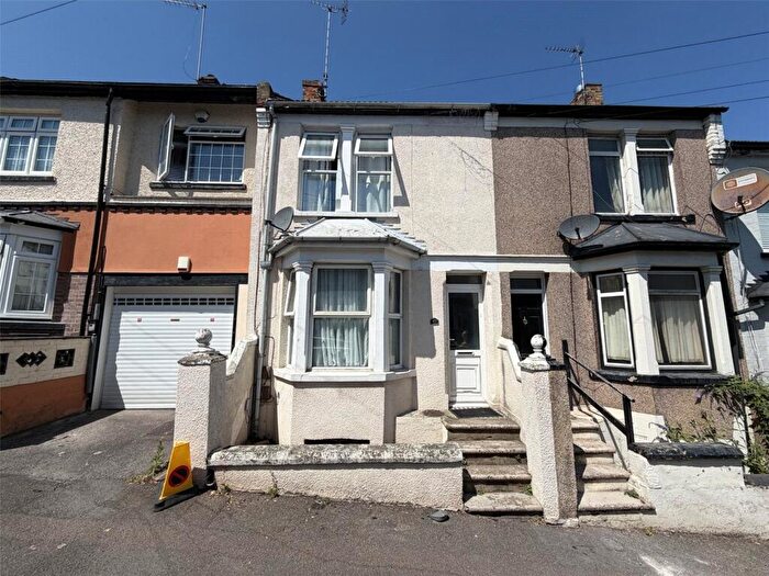 3 Bedroom Terraced House For Sale In Milner Road, Gillingham, Kent, ME7