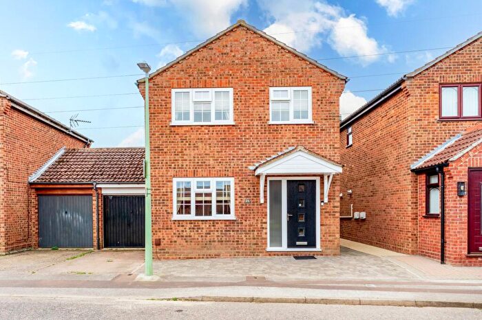 3 Bedroom Link Detached House For Sale In Hobart Way, Oulton, NR32