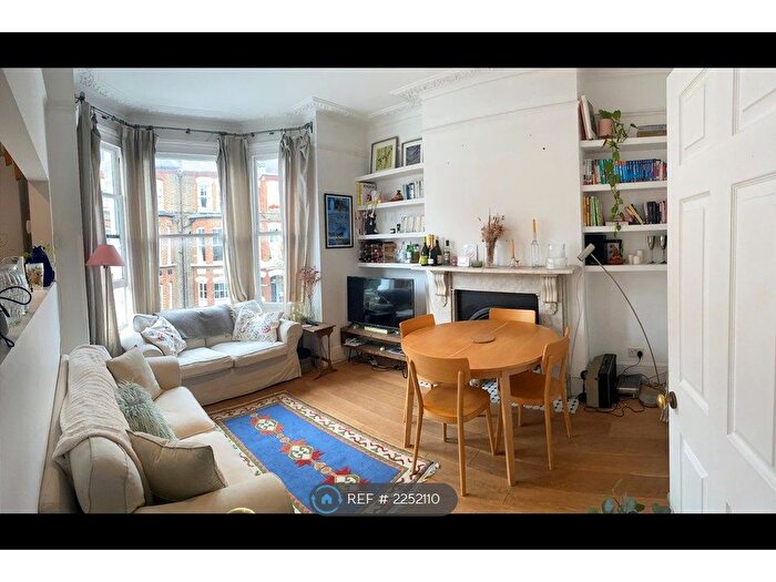 2 Bedroom Flat To Rent In Sandmere Road, London, SW4