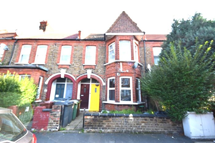 2 Bedroom Flat To Rent In Kettlebaston Road, London, E10