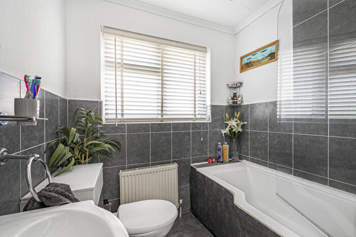 3 Bedroom End Of Terrace House For Sale In Brambletyne Avenue, Saltdean Brighton, East Sussex, BN2