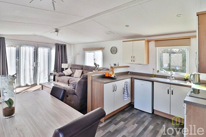 2 Bedroom Park Home For Sale In Cathedral View Caravan Park, Lincoln, LN5