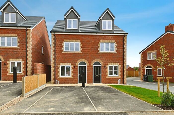 3 Bedroom Semi Detached House For Sale In Wagtail Road, Downham Market, PE38