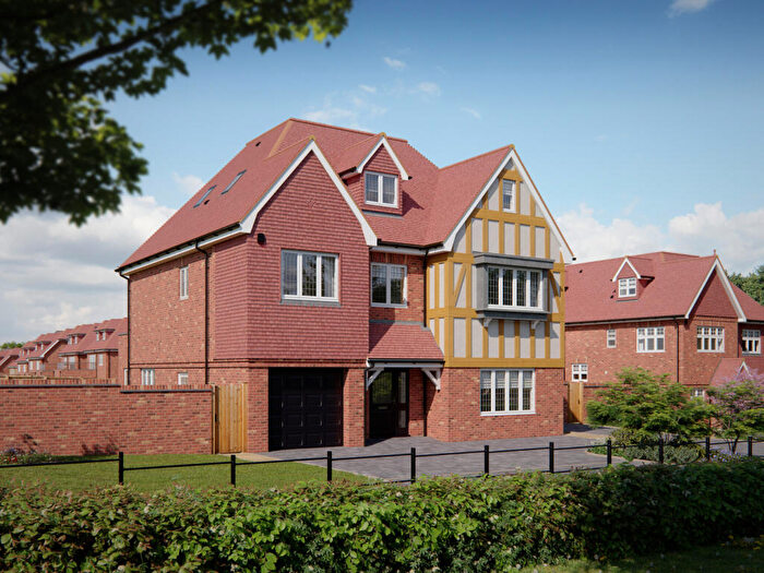 5 Bedroom Detached House For Sale In Hall Lane, Upminster, RM14