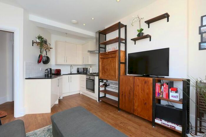 2 Bedroom Property To Rent In Stamford Hill, London, N16