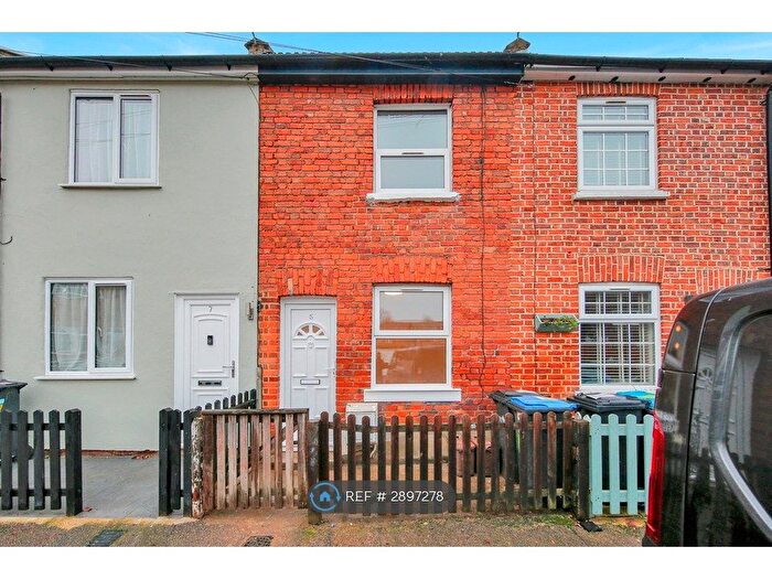 3 Bedroom Terraced House To Rent In Batley Road, Enfield, EN2