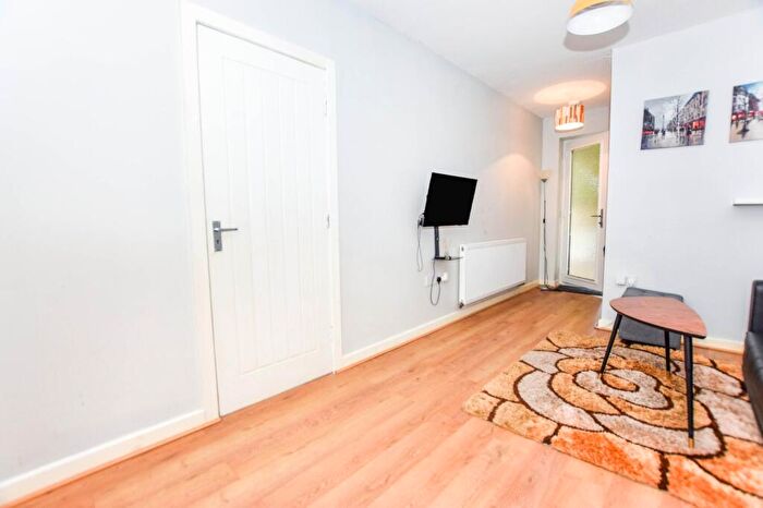 1 Bedroom Semi-Detached House To Rent In Aylesbury Close Annexe, Salford, M5