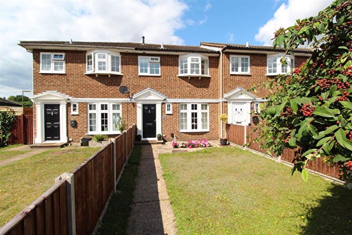 3 Bedroom Terraced House For Sale In High Road, Byfleet, KT14