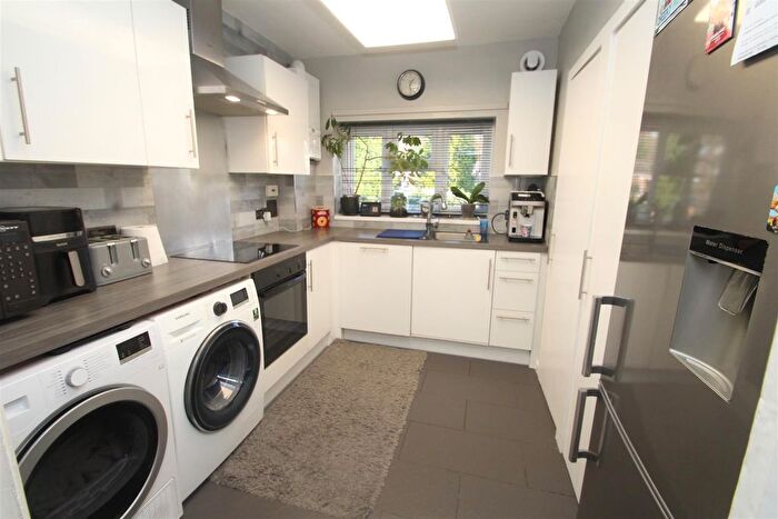 2 Bedroom Flat To Rent In Underacres Close, Hemel Hempstead Industrial Estate, Hemel Hempstead, HP2