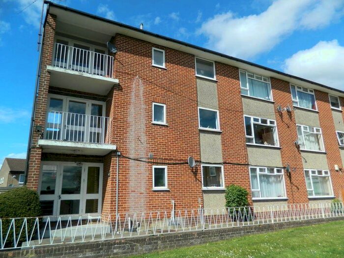 2 Bedroom Flat To Rent In Sandringham Court, Burnham, Berkshire SL1