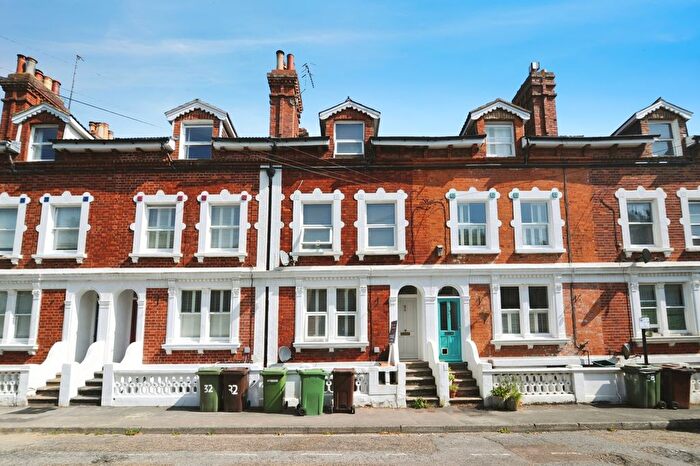 3 Bedroom Maisonette For Sale In Woodbury Park Road, Tunbridge Wells, Kent, TN4