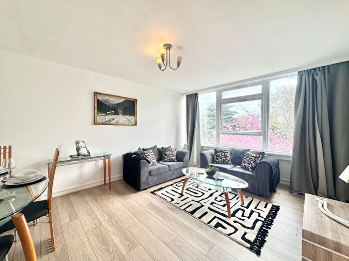 2 Bedroom Flat To Rent In Keswick Road, London, SW15