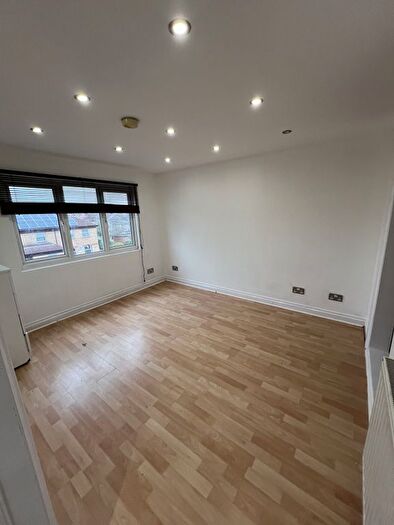 5 Bedroom End Terrace House To Rent In Romford, RM7
