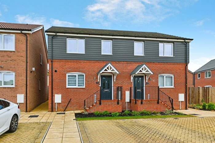 3 Bedroom Semi-Detached House For Sale In Blackthorn Drive, West Lynn, King's Lynn, PE34
