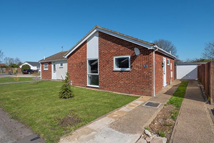 2 Bedroom Semi Detached Bungalow For Sale In Savernake Drive, Herne Bay, Kent, CT6
