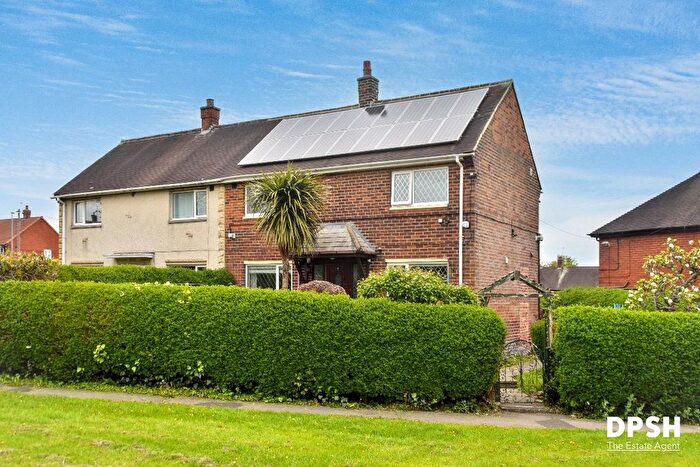 3 Bedroom Semi-Detached House For Sale In Deansway, Morley, Leeds, LS27
