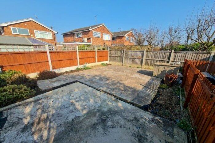 2 Bedroom Maisonette To Rent In Kelvedon Close, Chelmsford, CM1