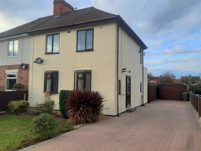 3 Bedroom Semi-Detached House To Rent In Bawtry Road, Harworth, Doncaster, DN11