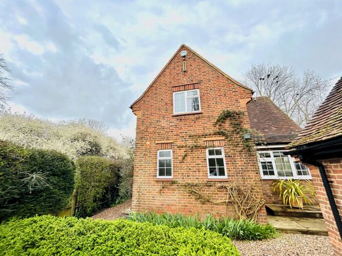 2 Bedroom Cottage To Rent In Darlings Lane, Maidenhead, SL6