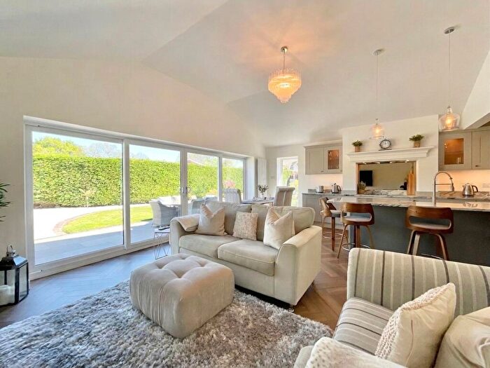3 Bedroom Detached Bungalow For Sale In Pit Lane, Hough, CW2