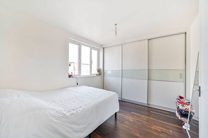 1 Bedroom Flat For Sale In Primrose Place, Isleworth, TW7