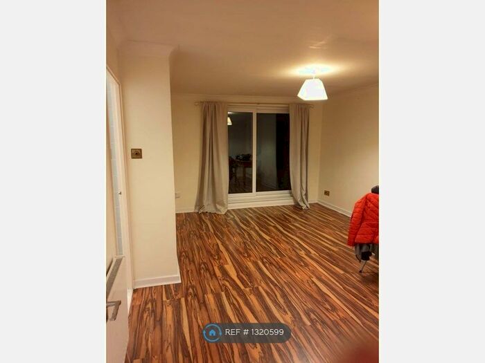 2 Bedroom Flat To Rent In Basildon, Basildon SS13